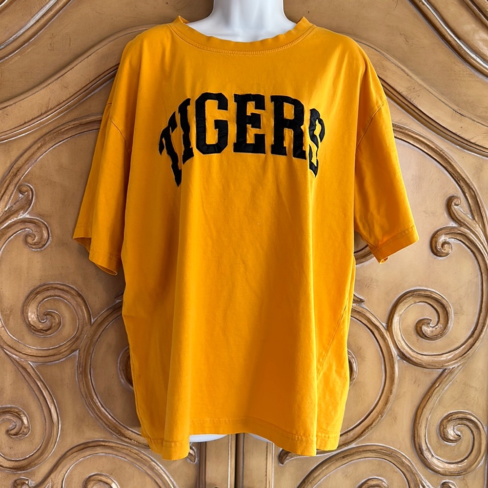 Tigers 🐅 varsity letters tee